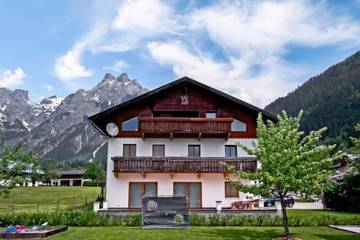 Ferienwohnung für 6 Personen, mit Garten und Sauna in Werfenweng