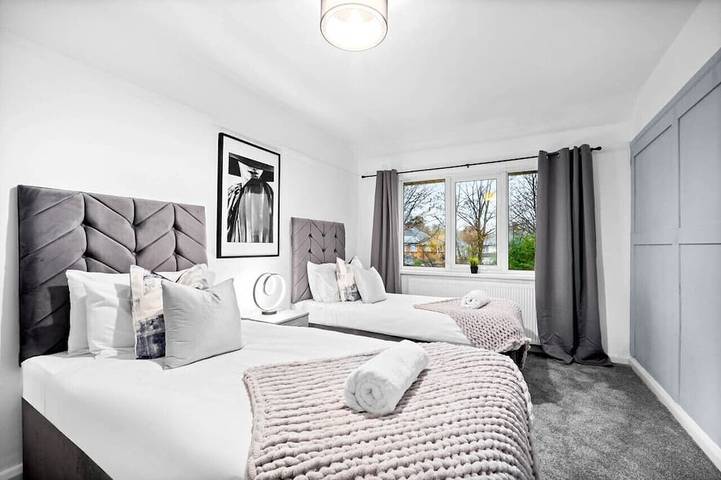 Modern 3 Bedroom House - Parking  - Garden in Birmingham, Birmingham Area
