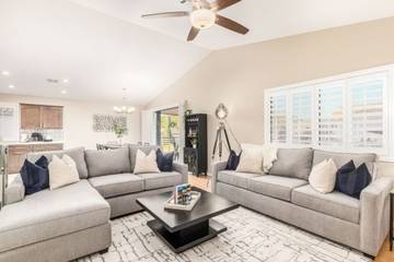Vacation Rental for 12 Guests in Mesa, Maricopa County, Picture 3
