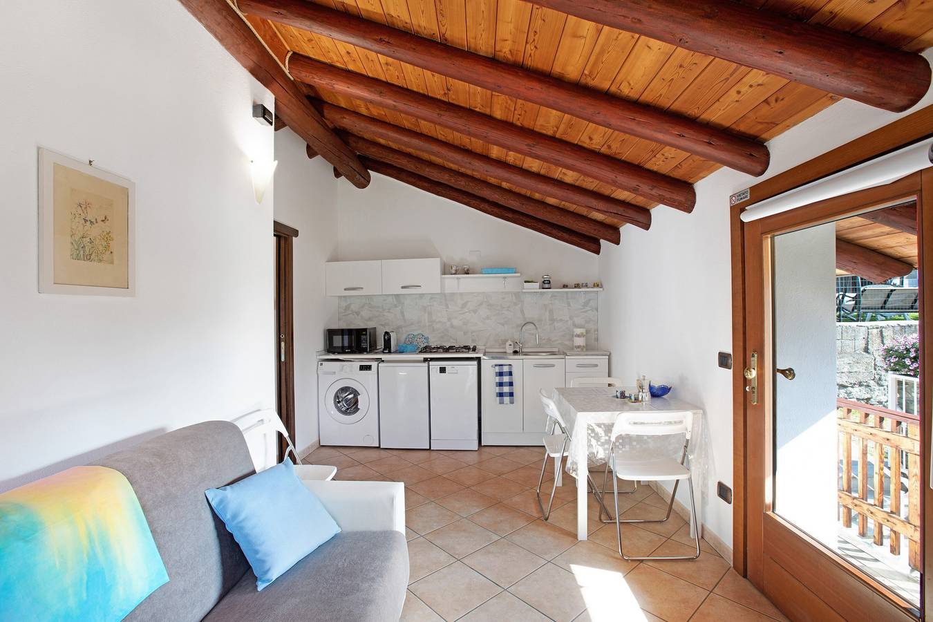 Appartement 'Casa Sabrina - Appartamento Bianco' met Uitzicht op de Bergen, Privéterras en Wi-Fi, foto 9