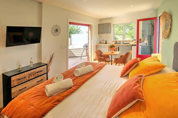 Gîte L'Escapade for 2 with private spa in Saint-Fargeau, Auxerre und Umgebung