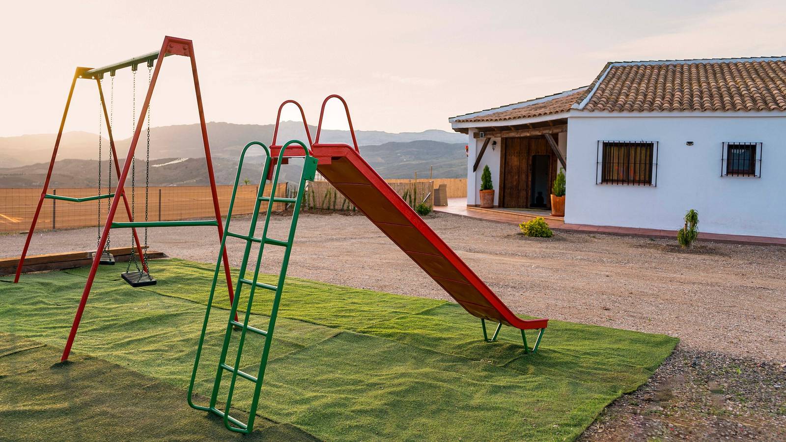 Casa rural 'Mis Niñas' con vistas a la montaña, piscina privada y Wi-Fi in Casabermeja, Provincia de Málaga