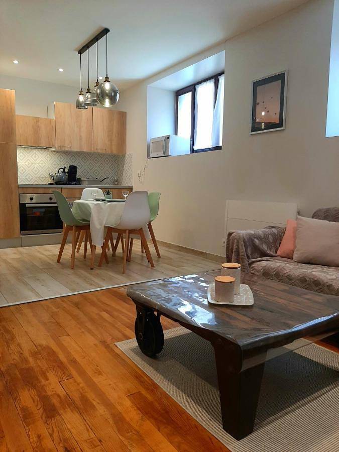 Appartement entier, One-Bedroom Apartment in Valserhône, Nantua