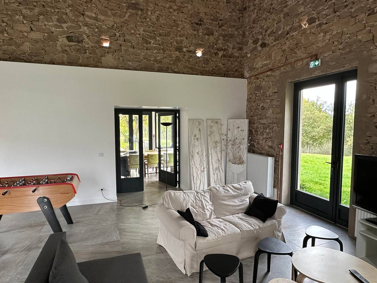 Charmantes Ferienhaus im Morvan mit Parkplatz und Elektro-Ladestation in Saint-Germain-des-Champs, Naturpark Morvan