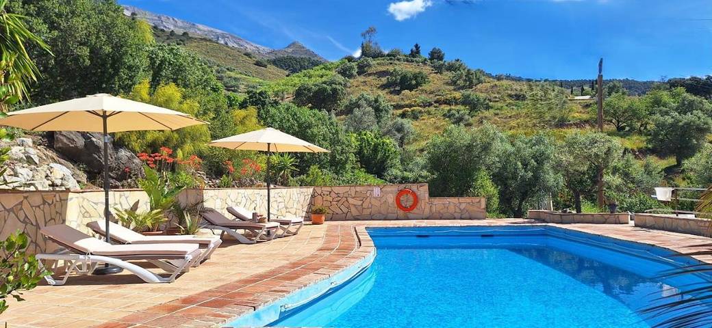 Ferienwohnung für 2 Personen, mit Terrasse und Whirlpool sowie Garten und Pool
