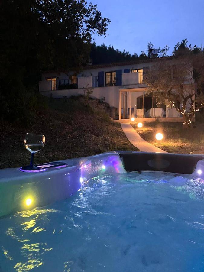 Villa per 12 persone, con Balcone e Idromassaggio nonché Terrazza e Giardino a Lauris