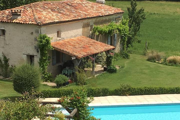 Gîte pour 8 personnes, avec jardin à Saint-Quentin-de-Chalais