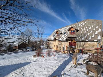 Gîte pour 8 personnes, avec sauna ainsi que balcon et jardin à Ancelle