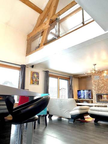 Gîte pour 8 personnes, avec jardin et piscine ainsi que vue sur le lac et vue, adapté aux familles à Saint-Pierre (Jura)