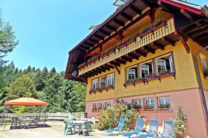 Ferienhaus für 16 Personen, mit Balkon und Garten