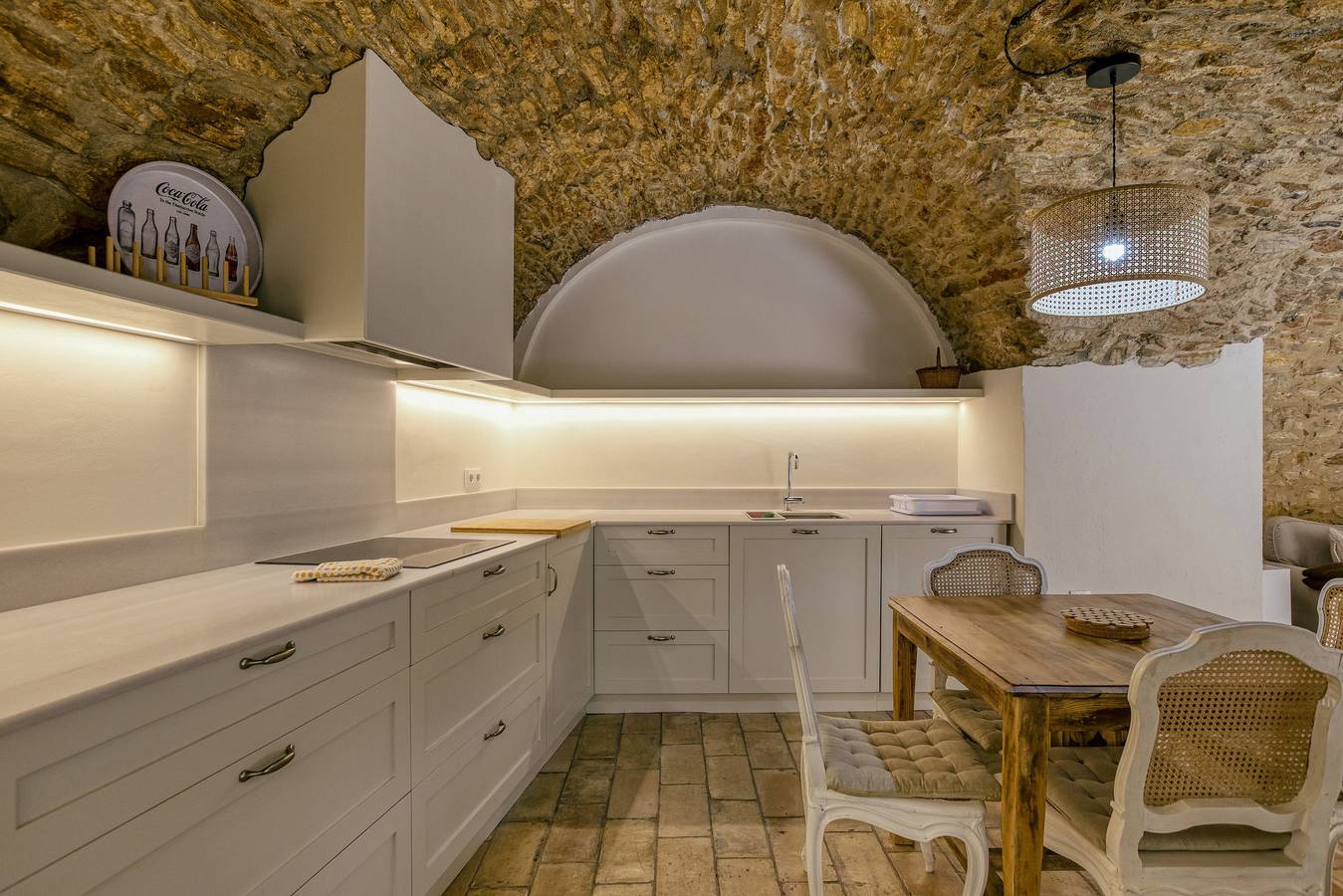 Appartamento intero, Appartamento 'En El Centro' con Terrazza Privata e Wi-Fi in Begur Centre, Begur
