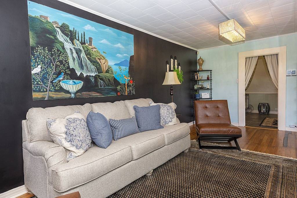 2 bedroom downstairs The Henry House and Queen pull out sofa in Bainbridge, Georgia