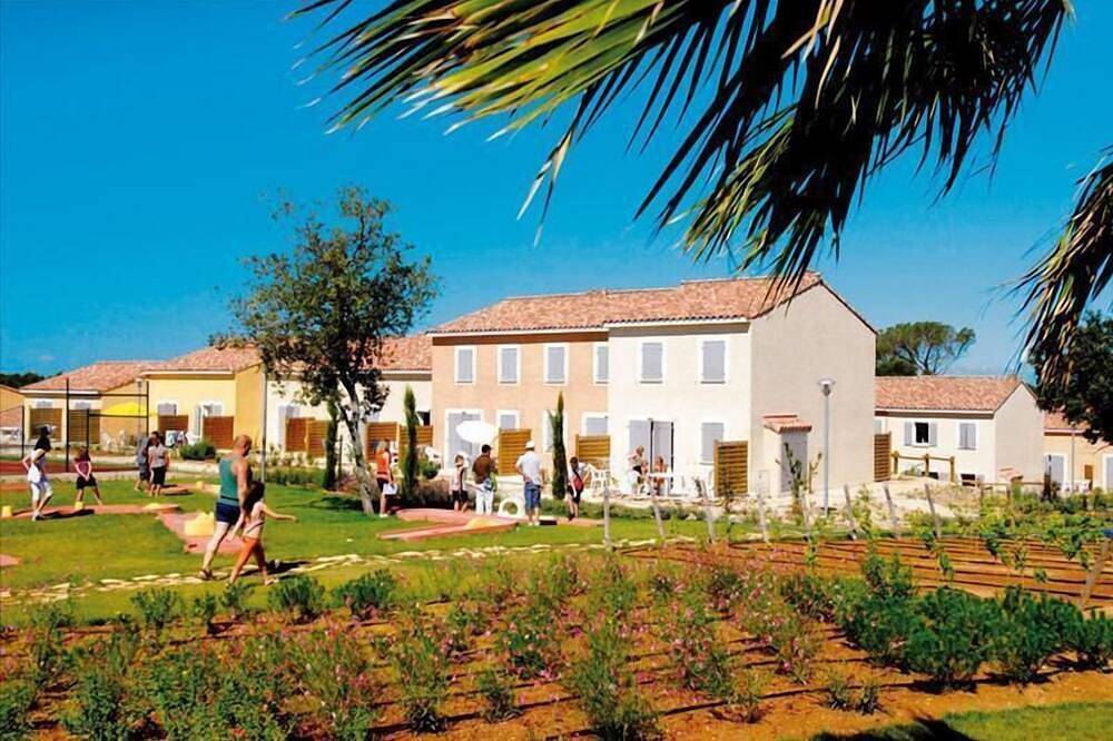 Résidence dans le domaine du Mas des Vignes, 2 piscines, parking, 6 personnes in Calvisson, Côte méditerranéenne (France)