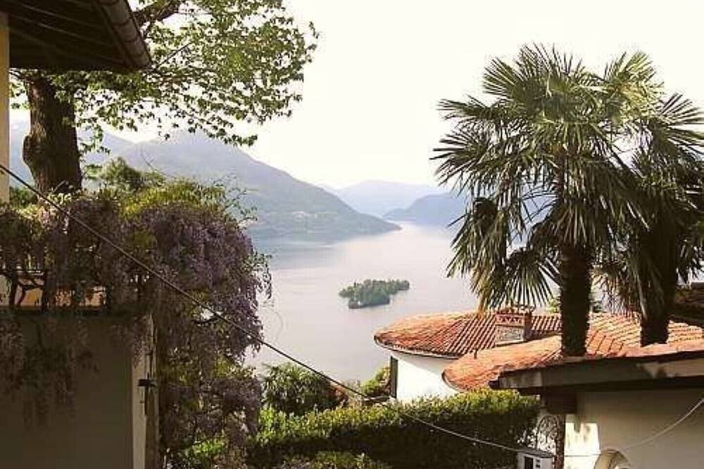 Villa auf einem Hügel mit grandiosem Blick auf Lago Maggiore in Ronco sopra Ascona, Tessiner Alpen