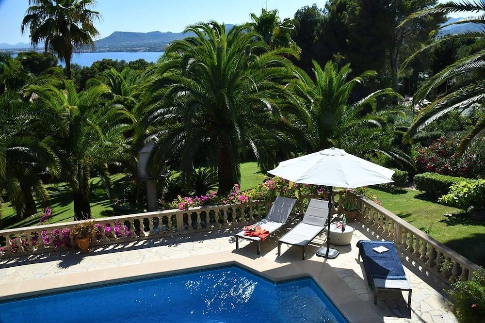 Villa mit Meerblick und Privatpool direkt am Naturschutzgebiet und Golfplatz in Costa dels Pins, Son Servera