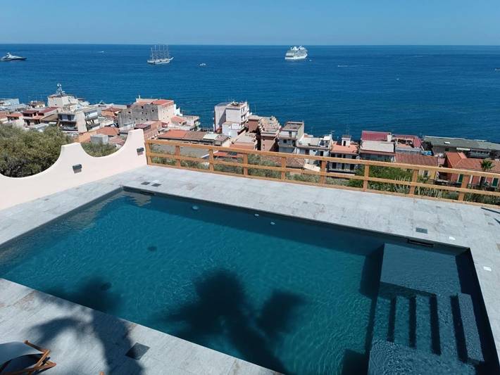 Ferienhaus für 14 Personen, mit Garten und Seeblick sowie Pool und Ausblick in Giardini-Naxos - 2