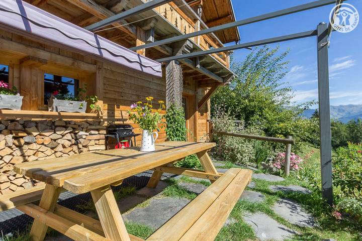 Gîte pour 8 personnes, avec terrasse, animaux acceptés dans Doucy-Combelouvière - 2