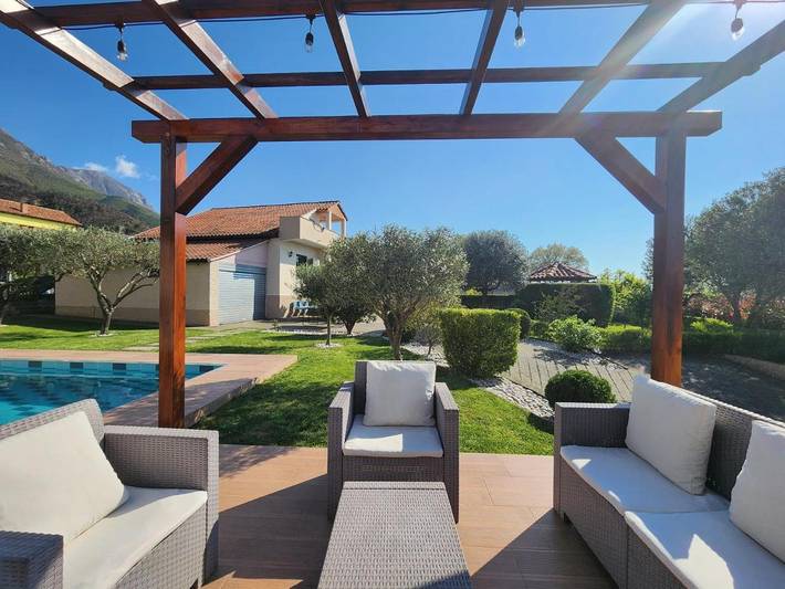 Location de vacances pour 6 personnes, avec vue ainsi que piscine et jardin dans Lezhë - 3