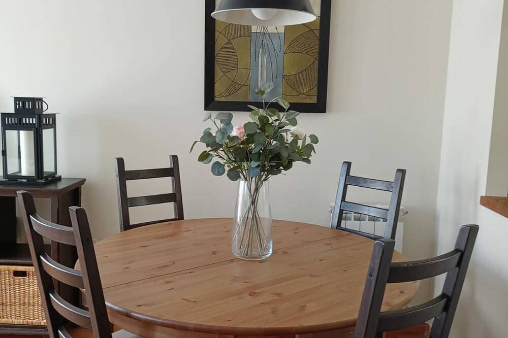 Cozy House in Villanúa: 4Br, Patio, Garage - Sleeps 8 in Villanúa, Spanish Pyrenees