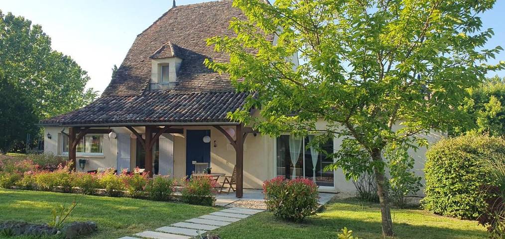 Location de vacances pour 6 personnes, avec piscine ainsi que jardin et vue à Saint-Martin-de-Gurson - 2