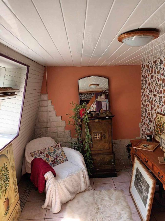 La maison bric et broc in Saint-Carreuc, Cotes-d'Armor