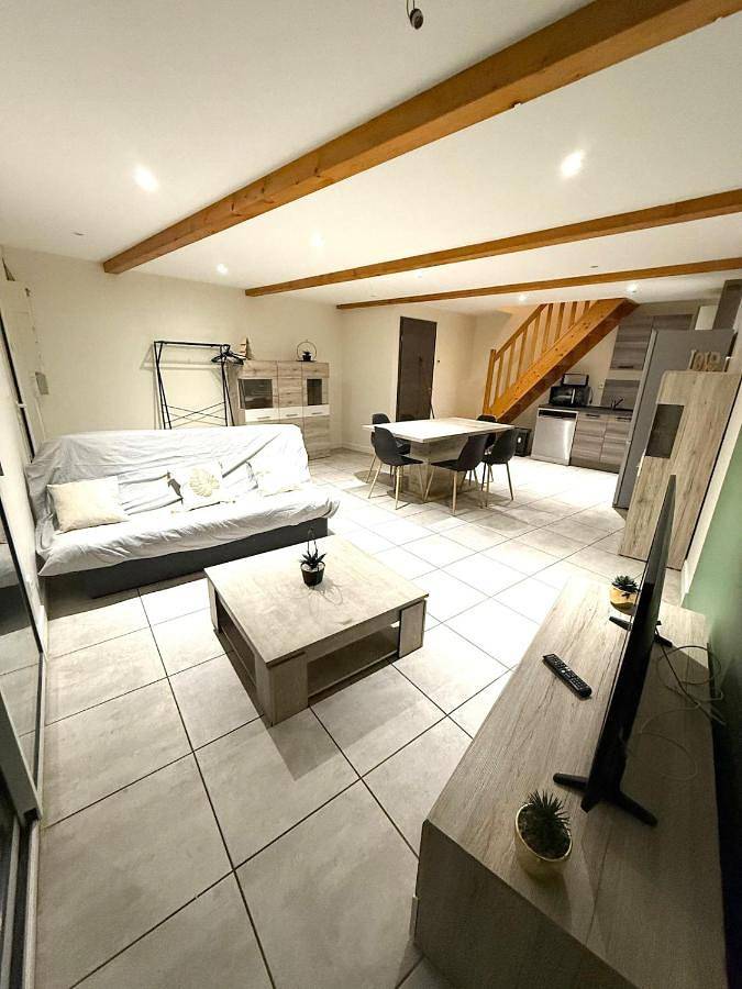 Gîte pour 6 personnes, avec jardin et terrasse, animaux acceptés dans Leyment