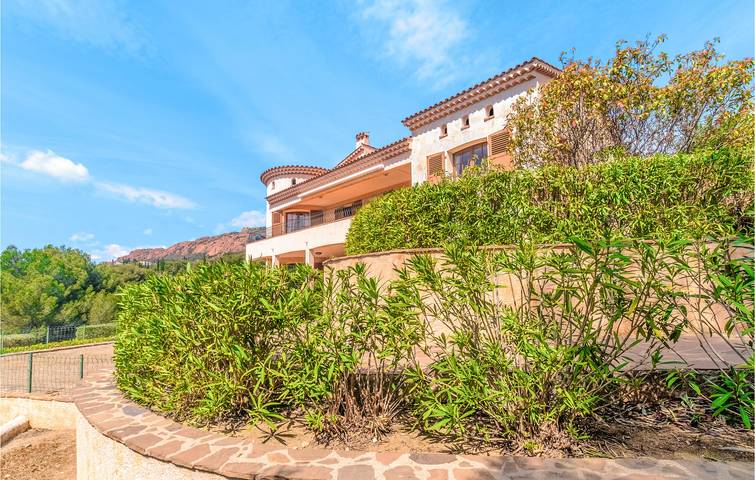 Gîte pour 5 personnes, avec terrasse et jardin à Saint-Raphaël - 4