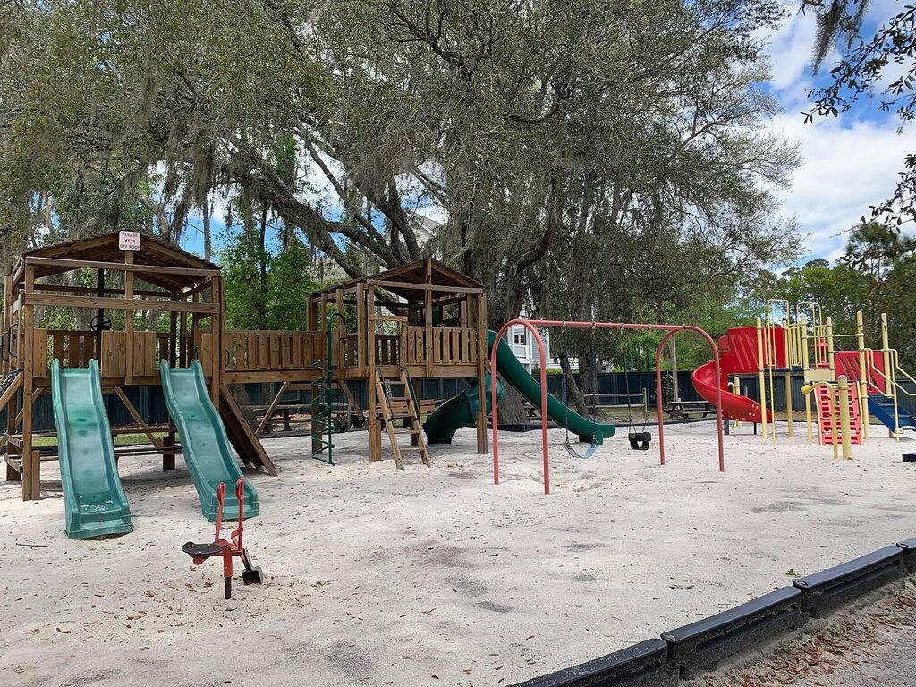 Ganze Wohnung, Admiral's Row 308: Direct Beachfront, New Walk-in Shower & Sunrises in Beaufort County