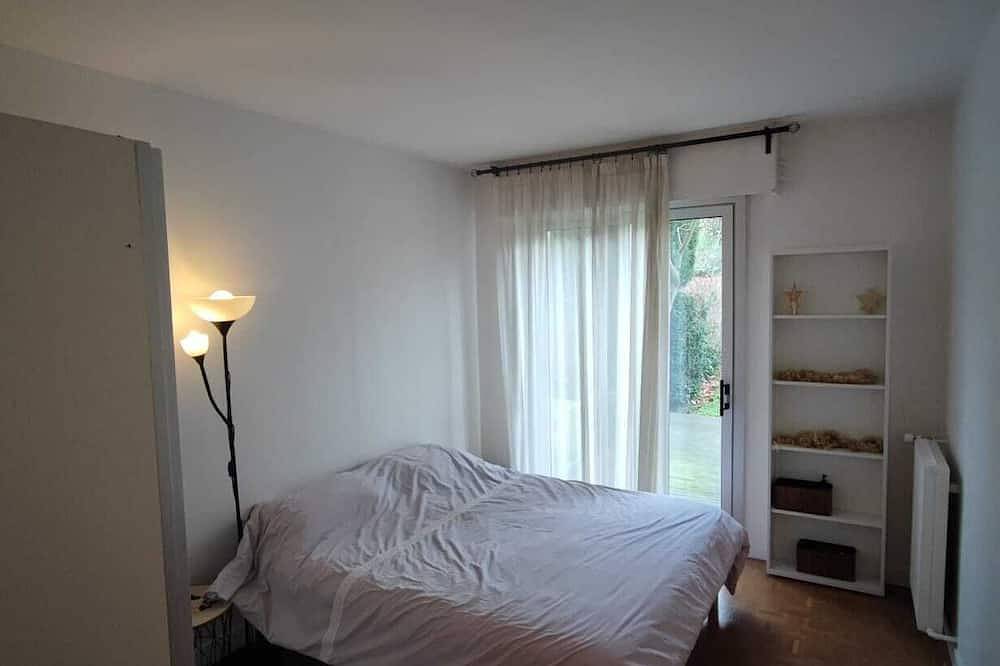 Apartamento entero, Bright Apartment With Garden Near Paris & Bois de Vincennes, all Commodities in Maisons-Alfort, Valle del Marne