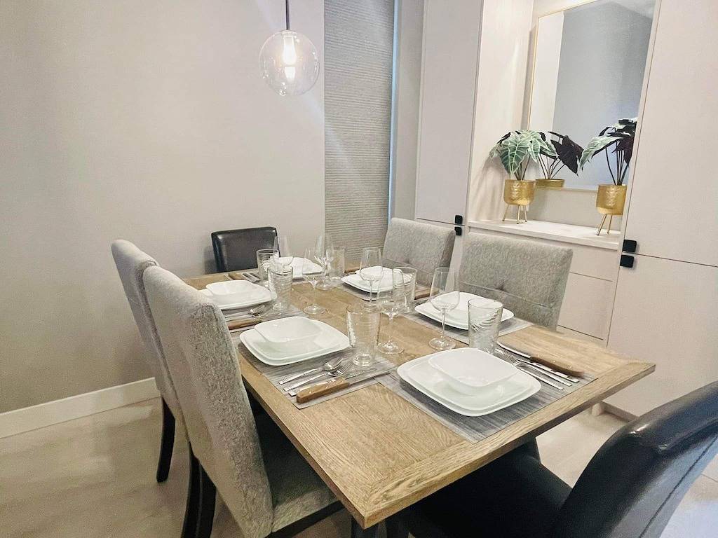 Newer! On Oceanfront Resort Property Sleep 6. 2 bed 3 bath. Pool. Hotub. Gym. in Parksville, Regional District of Nanaimo