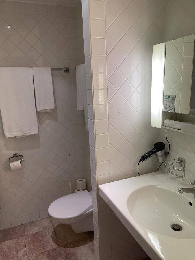 Hôtel pour 4 personnes, animaux acceptés à Nyon - 3