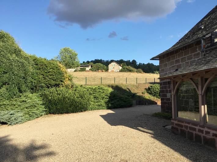 Location de vacances pour 2 personnes, avec piscine ainsi que jardin et vue, animaux acceptés à Ussac - 2