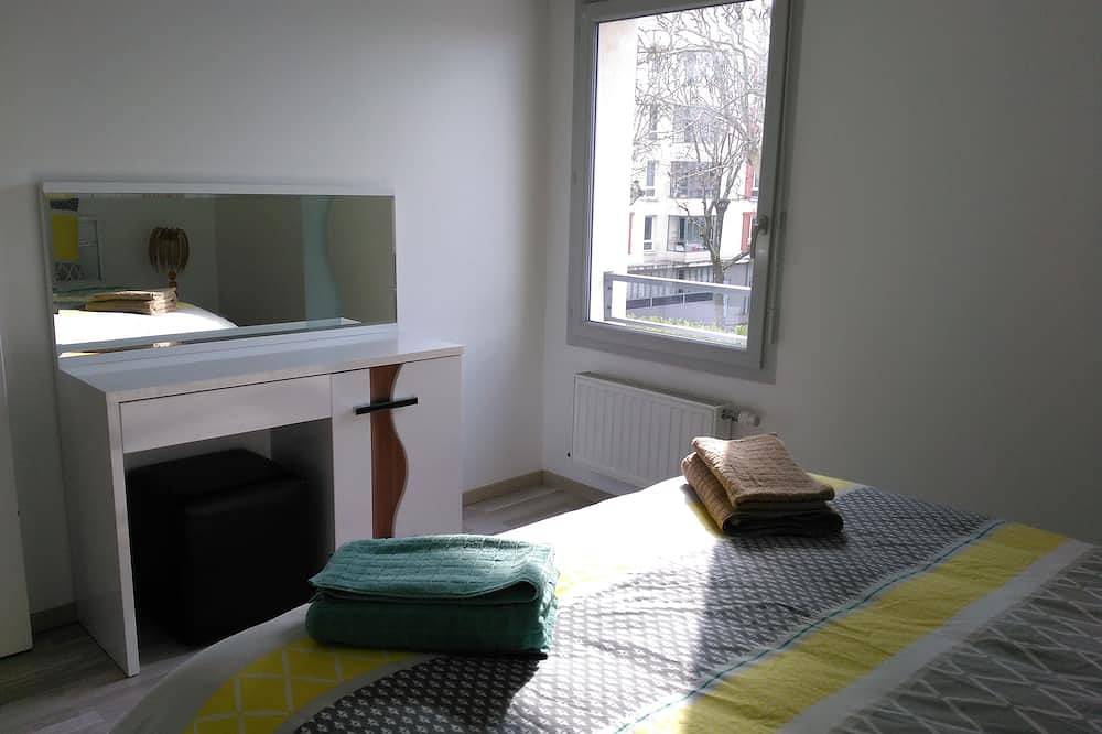 Entire apartment, Nice very bright apartment F3 of 62.5 m² with private parking in Saint-Priest, Rhône