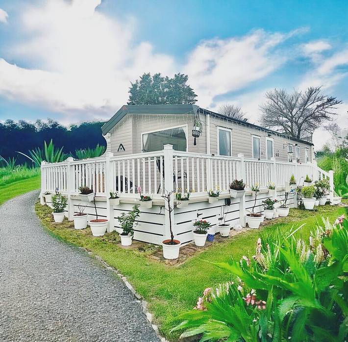 Chalet for 15 people, with Balcony/Terrace and Hot tub as well as Garden and View in Newquay