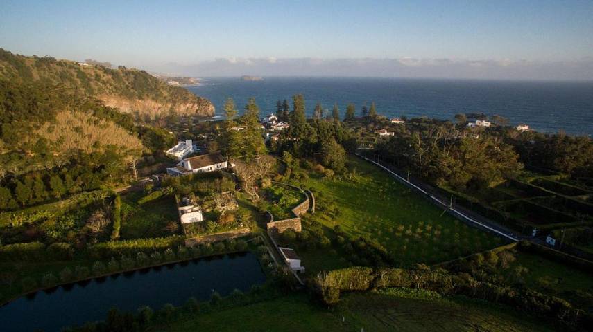 Maison d’hôte pour 8 personnes, avec jardin dans Caloura