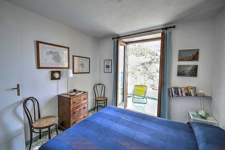 Villa Dolce: A characteristic apartment which faces the sun and the sea. in Positano, Sorrento Coast