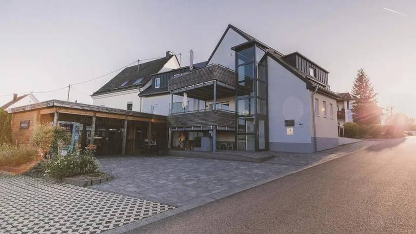 Hütte für 4 Personen, mit Balkon und Sauna sowie Garten im Hunsrück - 2
