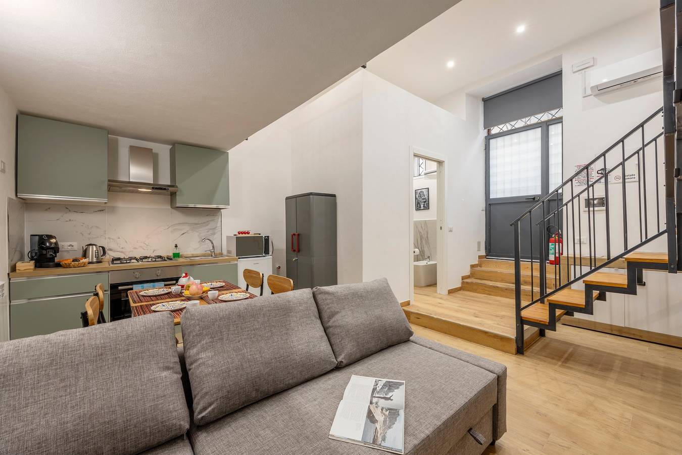 Entire studio, Loft 'Kiccifù Home Palermo' with Wi-Fi and Air Conditioning in Palermo, Palermo Province