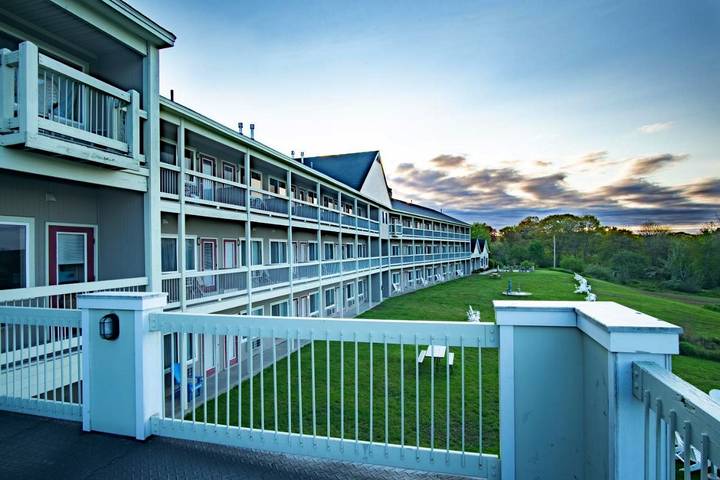 Pousadas para 2 pessoas, com terraço e jacuzzi e ainda piscina and sauna em Maine