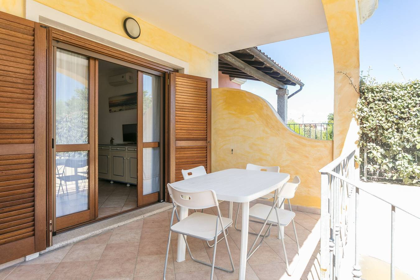 Entire apartment, Apartment 'Giardini Di Bados B3' with Shared Terrace, Shared Garden and Air Conditioning in Pittulongu, Costa Smeralda