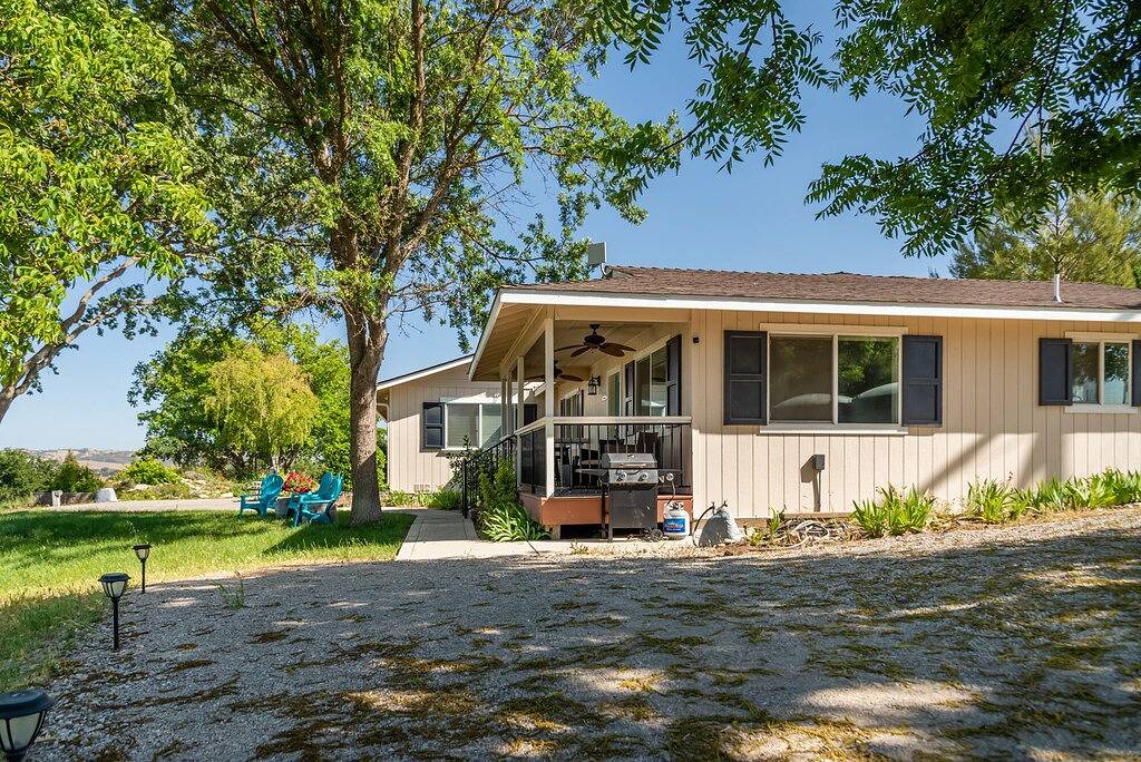 Walnut Hill-Endless Vineyard Views From Your Front Porch! in San Luis Obispo County