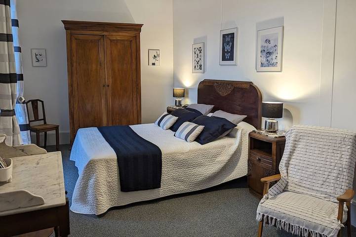 Familienhaus renoviert: 3 Schlafzimmer, Hof, nahe Fontainebleau & Paris, ideal für Wanderungen in La Neuville-sur-Essonne, Pithiviers und Umgebung