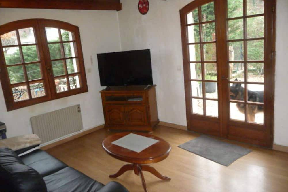 Appartement entier, Havre de paix aux portes de Lyon, Clim, Piscine, Terrasse, in Taluyers, Lyon et ses environs