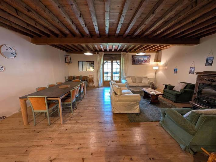 Location de vacances pour 14 personnes, avec Balcon ainsi que Terrasse et Jardin à Béost