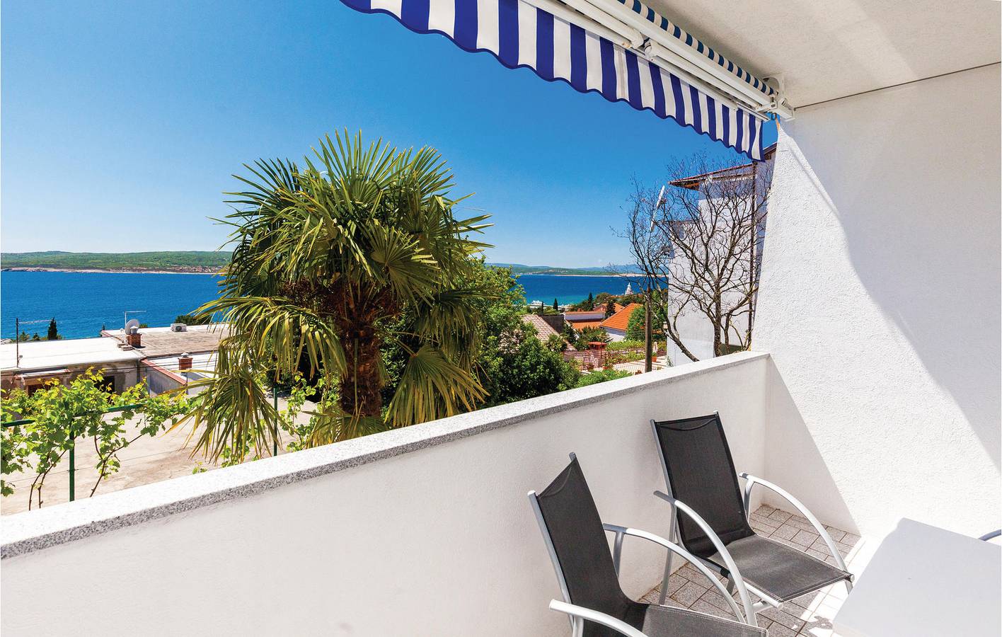 Ganze Ferienwohnung, Gemütliches Apartment mit Meerblick, WLAN, Terrasse und Parkplatz – 1 km vom Strand entfernt in Crikvenica, Primorje-Gorski Kotar