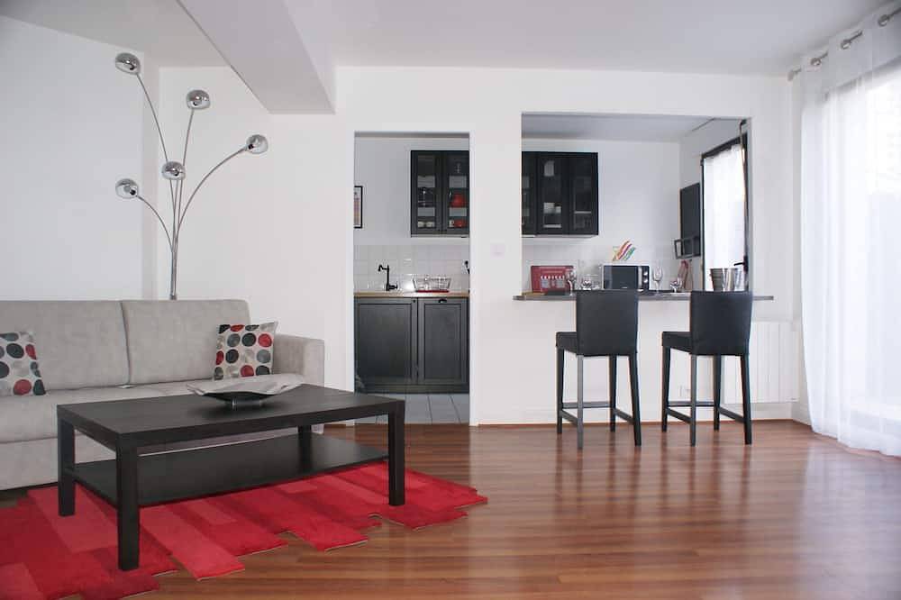 Entire apartment, Grand T2 of 59m with private garden and parking in the historic center Dijon in Dijon, Dijon region