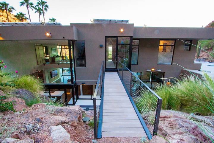Vacation rental for 14 people, with hot tub and balcony in Paradise Valley