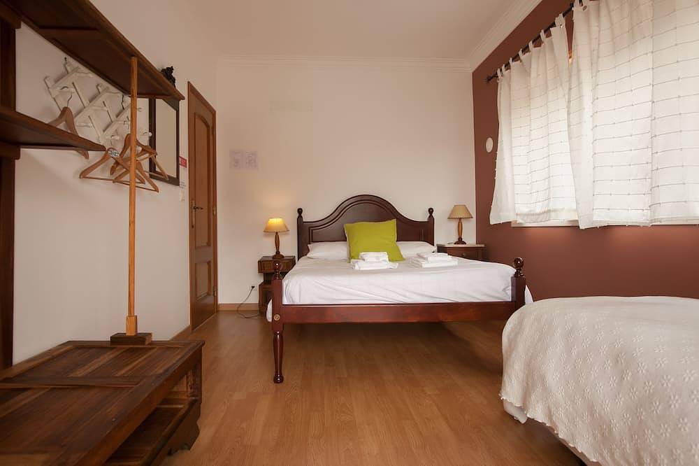 Chambre double dans belle villa proche du centre avec vue mer in Praia dos Pescadores (Ericeira), Ericeira