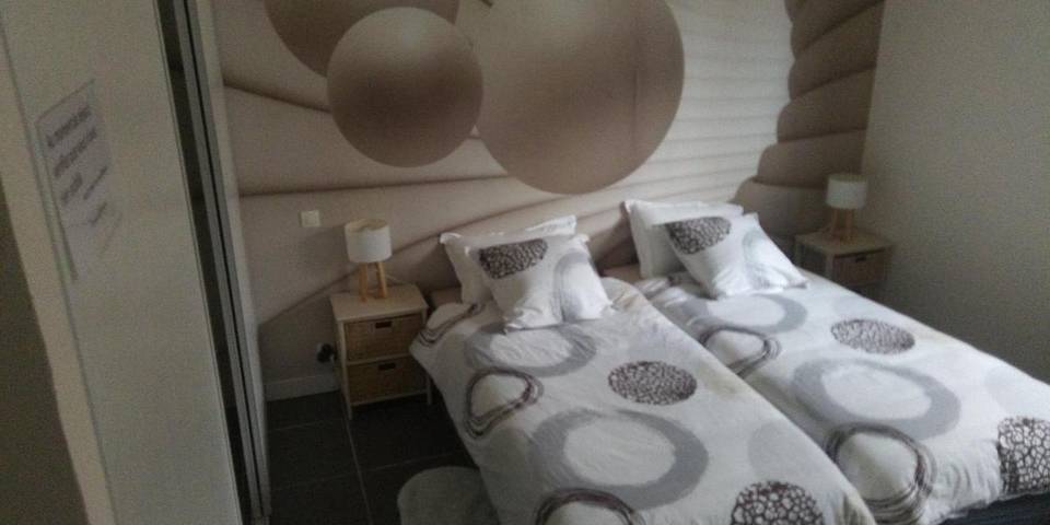 Location de vacances pour 2 personnes, avec Terrasse ainsi que Jardin et Vue dans Séreilhac