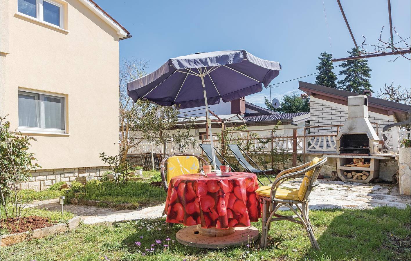 Ganze Ferienwohnung, Ferienwohnung für 6 Personen mit Terrasse in Valbandon, Südküste Istrien